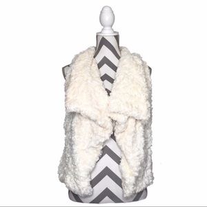 Me Jane- Faux Fur Vest-Very soft -NWT-Sz Small